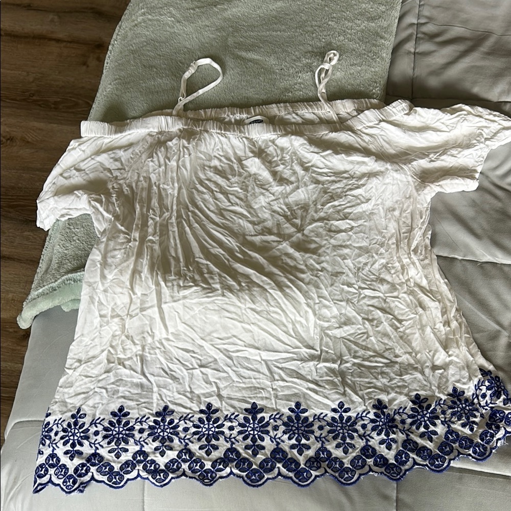 Old Navy White Top with Blue Embroidery